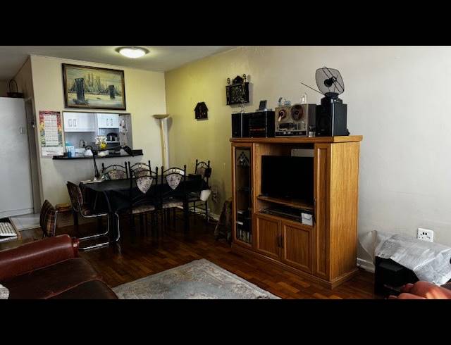 1.5 BEDROOM APARTMENT FOR SALE IN ESSENWOOD